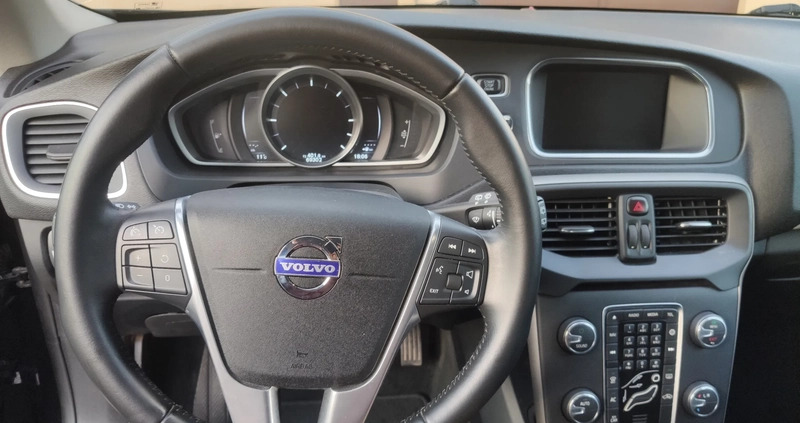Volvo V40 cena 46000 przebieg: 74788, rok produkcji 2016 z Bierutów małe 466